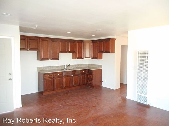 2nd image of 1122 1/2 W 93rd St