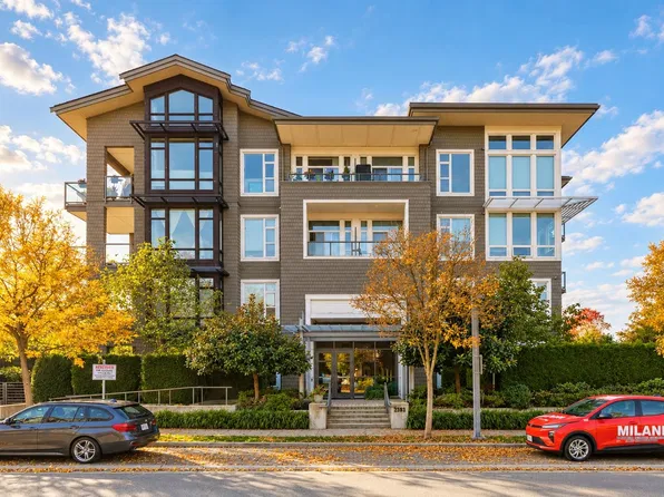 2393 Ranger Ln #204, Pt Coquitlam, BC V3B 0P5