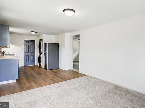 3rd image of 2218 Harlacker Ln