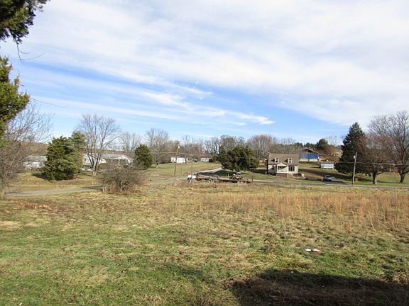 3rd image of 213 Bauer Ln