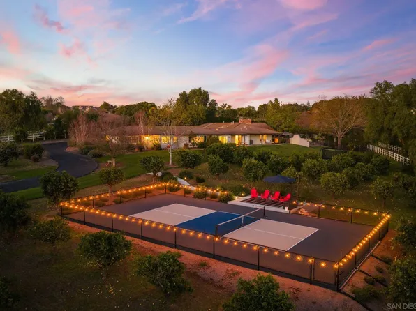 8 Country Glen Rd, Fallbrook, CA 92028