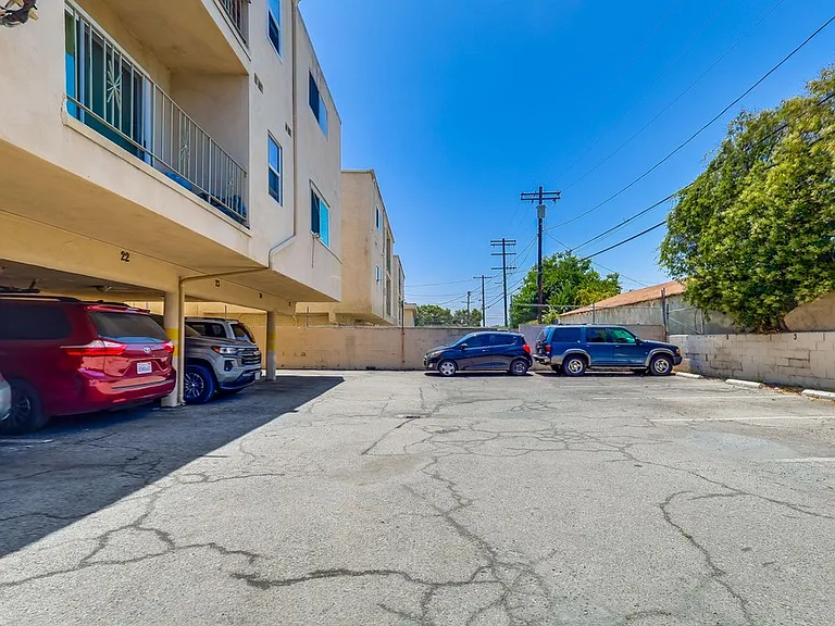 6407 10th Ave — Photo 3