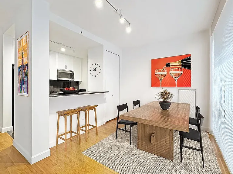 320 W 38th St #2324 — Photo 2