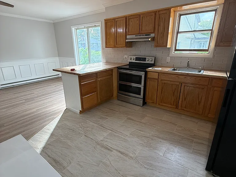 52 Academy Ave #1 — Photo 2