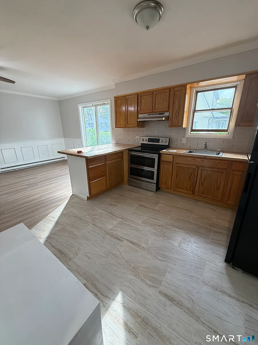 Building Photo - 52 Academy Ave #1