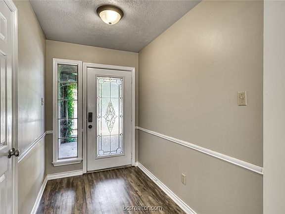 5th image of 706 Summerglen Dr