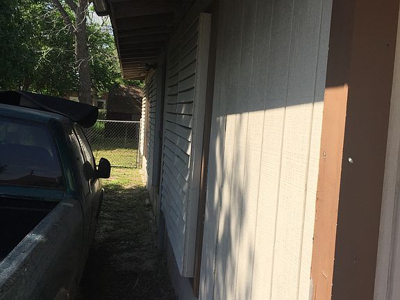 2nd image of 402 W Avenue F