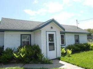 14 Island Dr, Montello, WI 53949