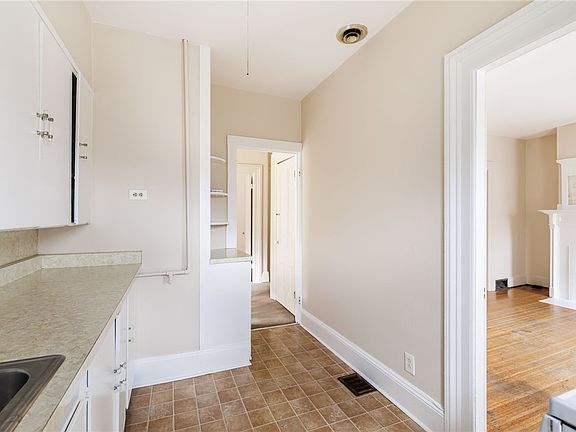 4th image of 18 Vick Park B #B