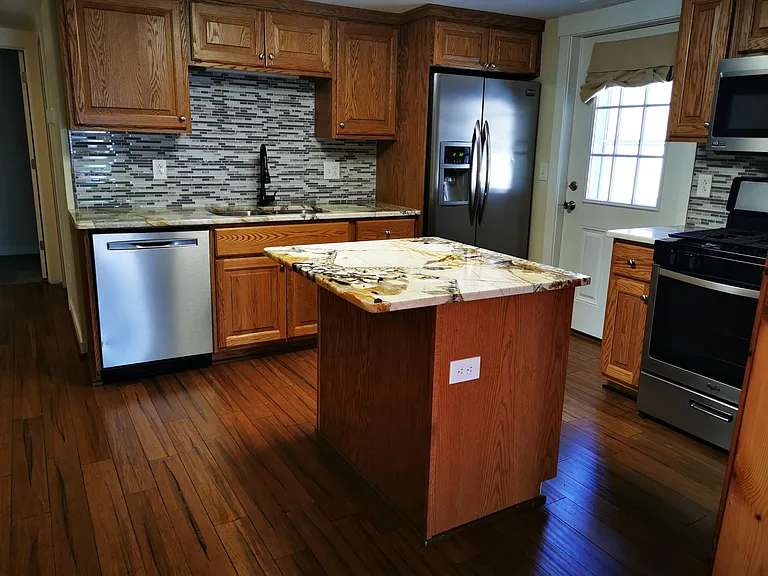 438 W Maple St #1/2 — Photo 6
