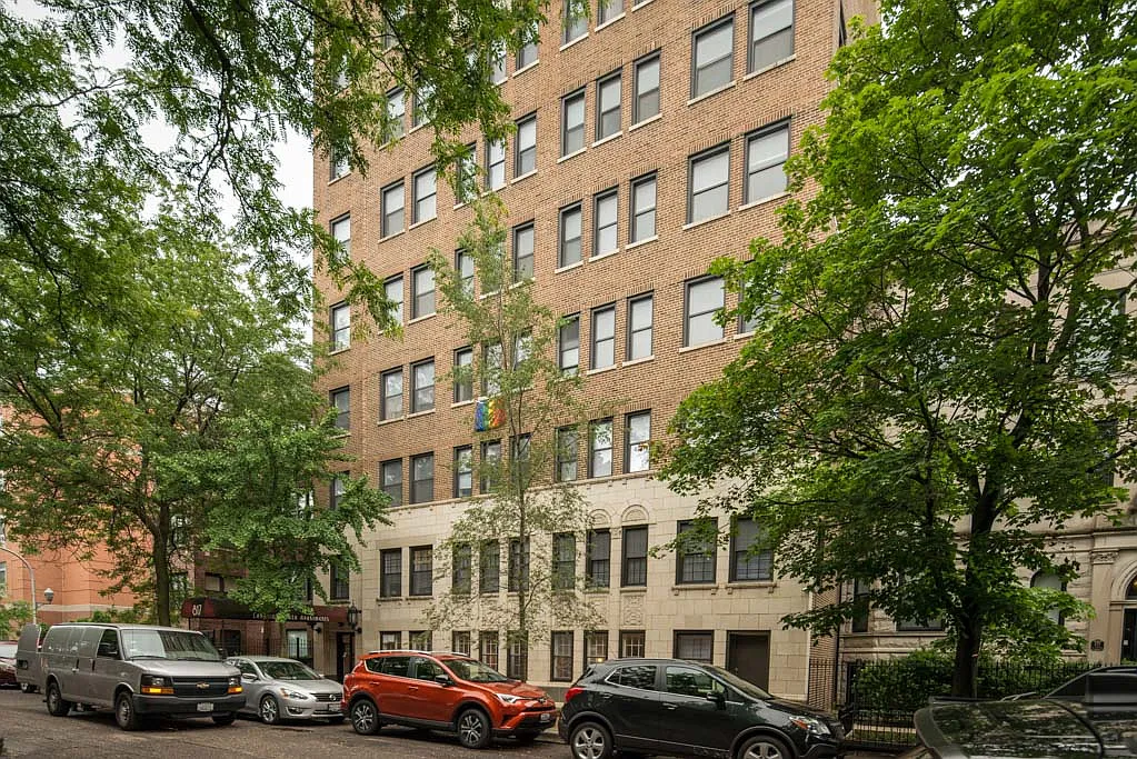 Photo 1 of 16 - 817 W Lakeside Pl #802 - Chicago, IL Primary Photo - 817 W Lakeside Pl #802