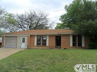 320 Hallmark Dr W, Fort Worth, TX 76134