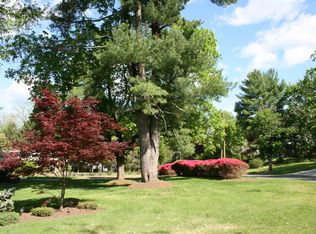 1 Maddock Dr, Ewing, NJ 08628