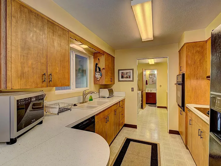 3411 W Hillcrest Dr — Photo 9