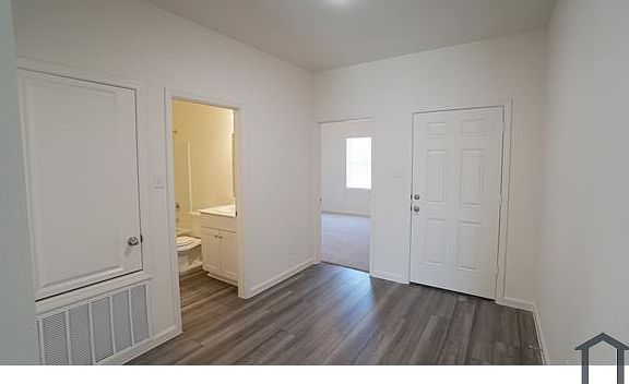 3rd image of 717 Yorkshire Dr
