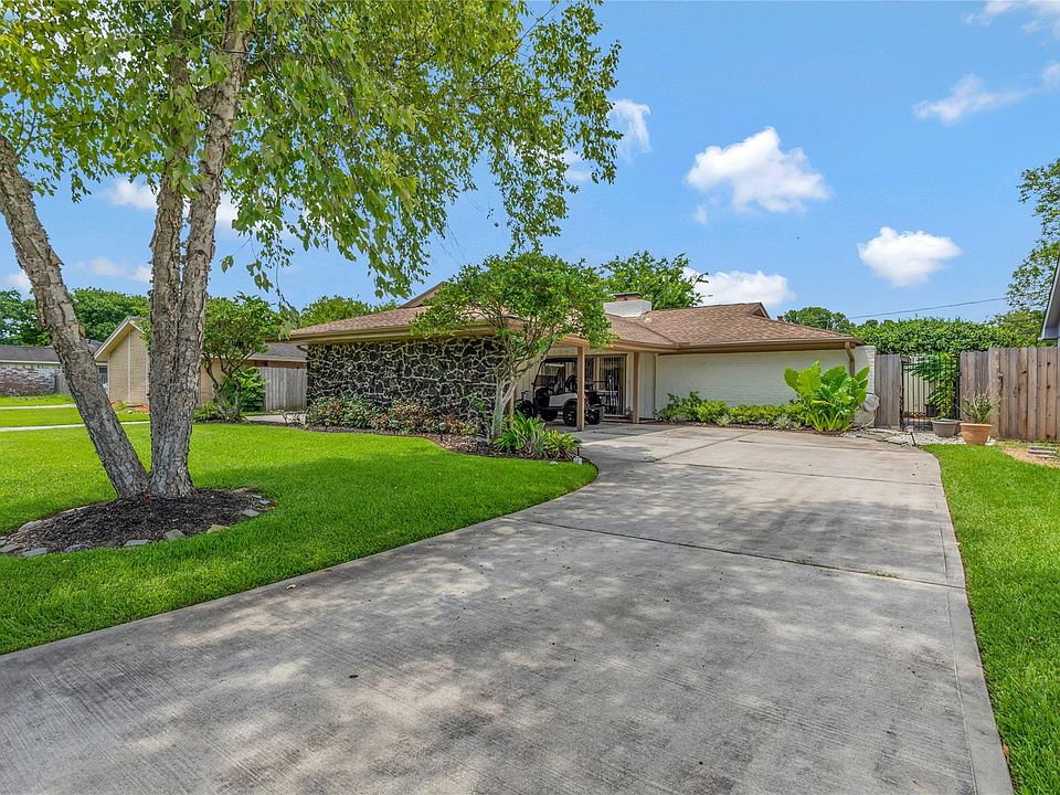 1st image of 506 Bay Colony Dr