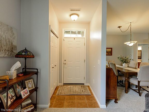 5th image of 3118 Primrose Ln #165