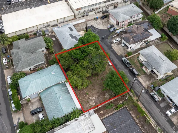 99-82 Ieie Pl, Aiea, HI 96701
