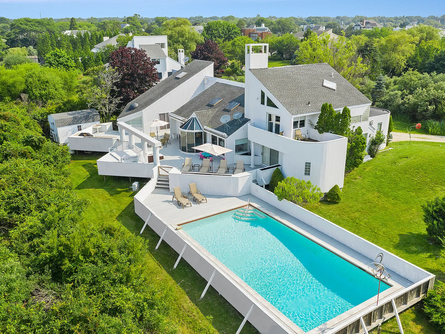 WHB Village Prime Location, Large 5 Bed I 5 Bath I Gunite Pool — Photo 1