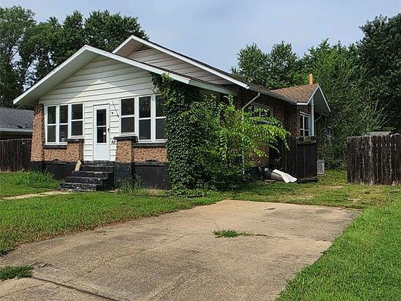 2nd image of 704 Camilla St