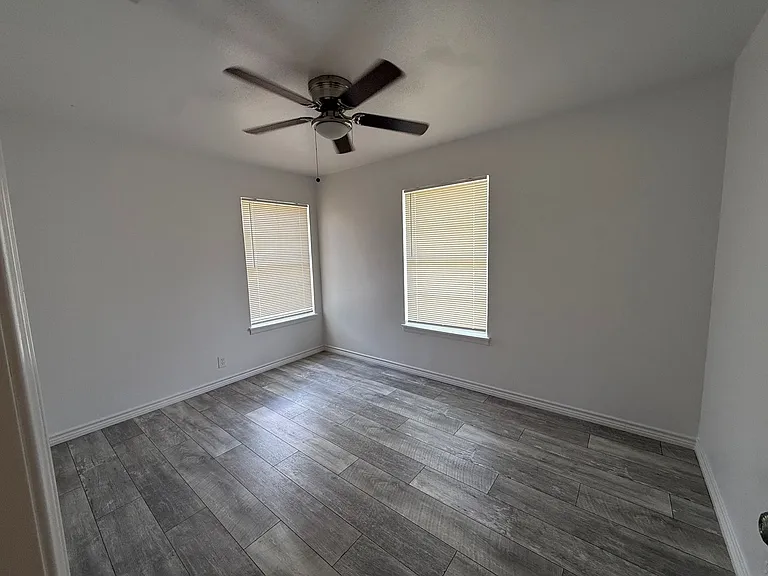 4835 Hemphill Dr — Photo 8