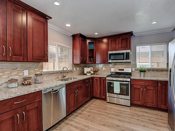 4th image of 2184 Talia Ave