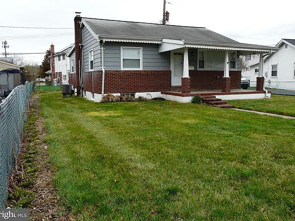 3rd image of 1009 Fuselage Ave