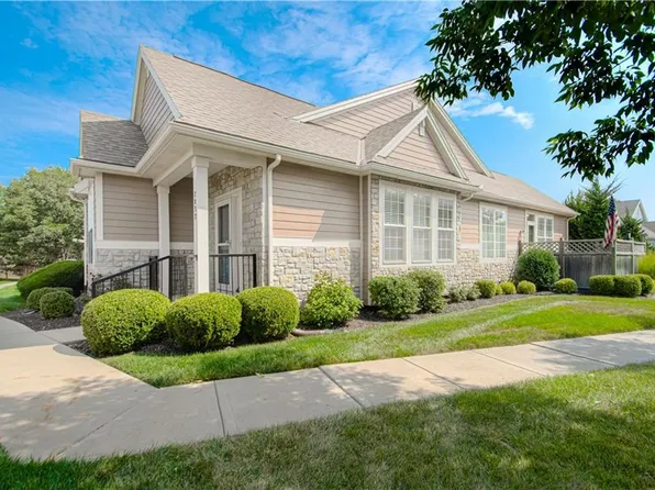 7832 W 158th St, Overland Park, KS 66223