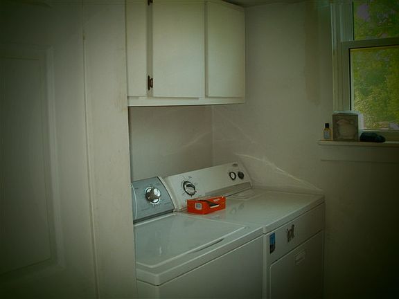 3rd image of 901 N Grand St