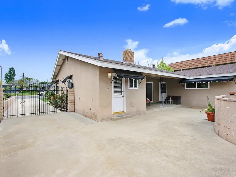 519 W Berkeley Ct — Photo 11