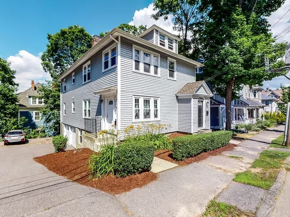 25-27 Bennington St, Newton, MA 02458