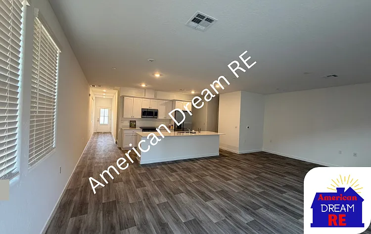 4 bed, 2.5 bath, 2116 sqft, $3,000 — Photo 4