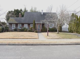 22 Cheshire Rd, Bethpage, NY 11714
