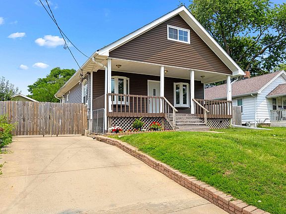 2nd image of 809 E Moneta Ave