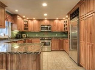 46 Hooker Farm Rd, Salem, NH 03079