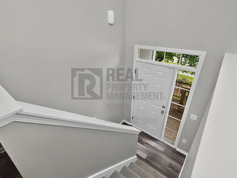 1229 E 18th St — Photo 3