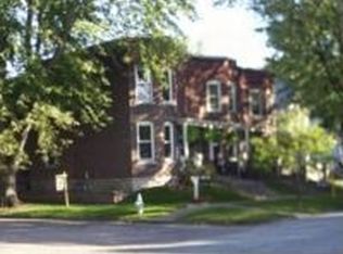 934 N 4th St, Burlington, IA 52601