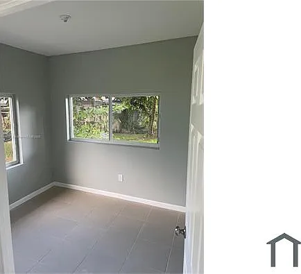 8321 NE Miami Ct — Photo 8