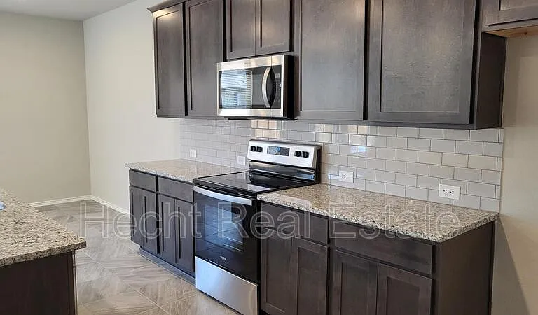 2440 Ayers Dr — Photo 13