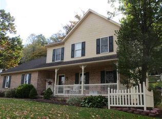 700 Stonecrest Rd, New Holland, PA 17557