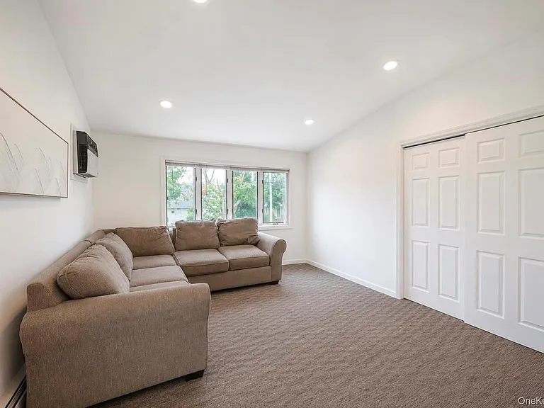 84 Twinlawns Ave — Photo 18