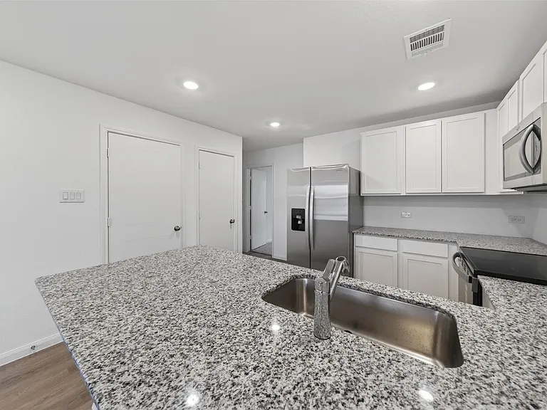 12239 Shield Crest Ct — Photo 10