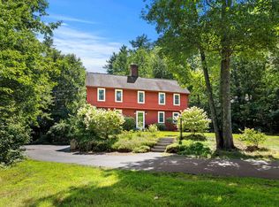 24 Hitching Post Ln, Bedford, NH 03110