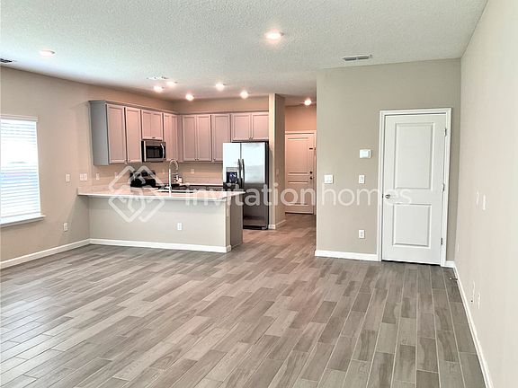 4th image of 13279 Shore Grass Dr