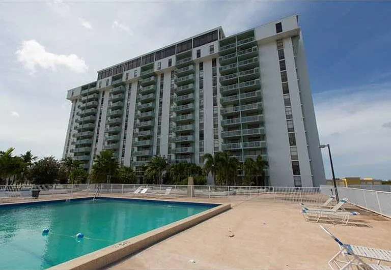 13499 Biscayne Blvd #4 — Photo 1
