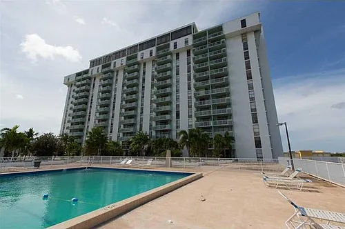 13499 Biscayne Blvd #4 Photo 1