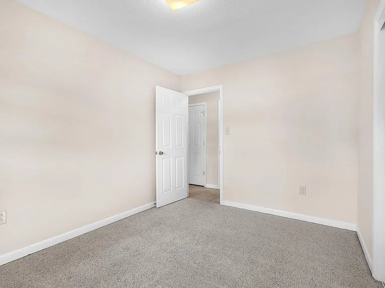 385 Lincoln Ave — Photo 18