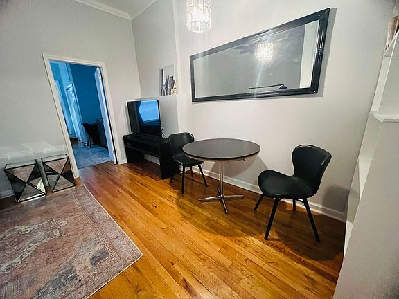 3rd image of 223 W 70th St #3D