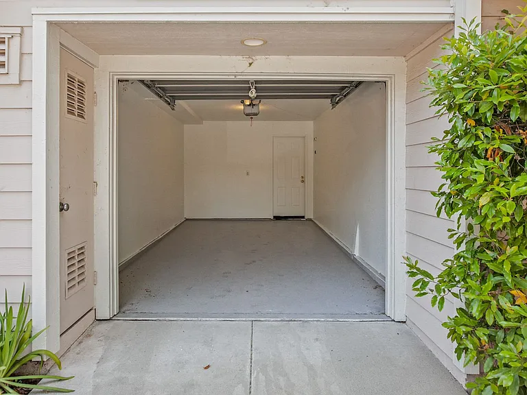 6125 Lambeck Ln — Photo 11