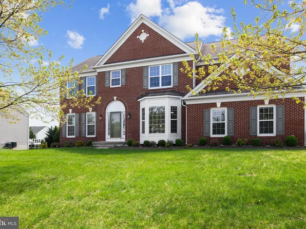 43877 Paramount Pl, Chantilly, VA 20152